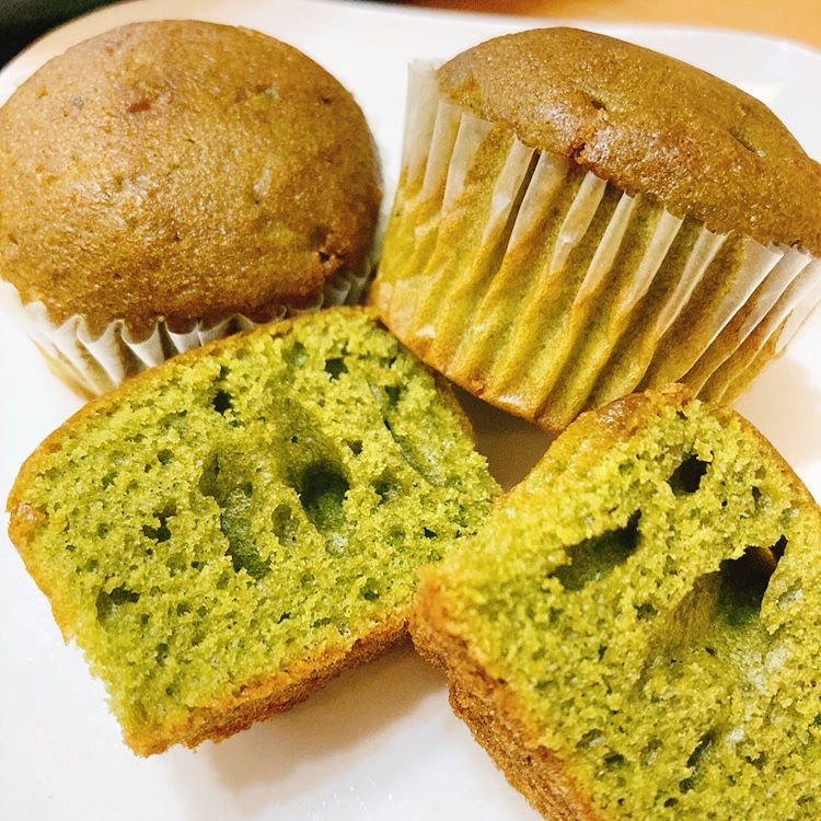 伊右衛門しっとりお濃茶ケーキ　アップ断面